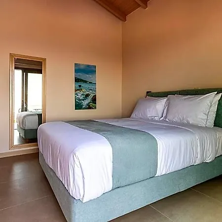 Hotel Emerald *